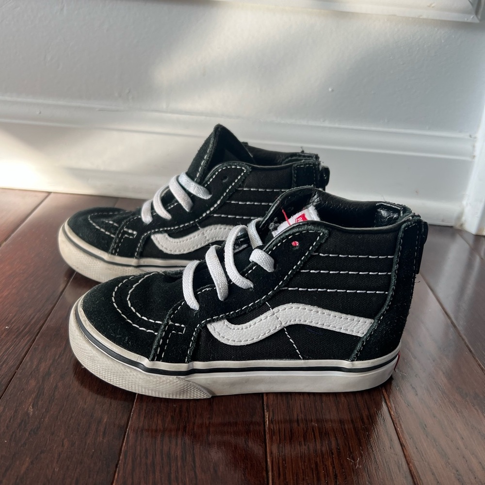 Vans Toddler Black/White Sk8-Hi Zip Shoe, size 7